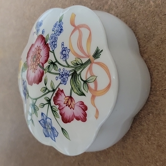 Jewelry box - Picture 2 of 4